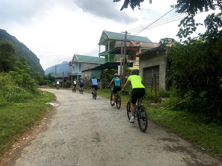 Bicycle Tour Hanoi Mai Chau Pu Luong 4 Days